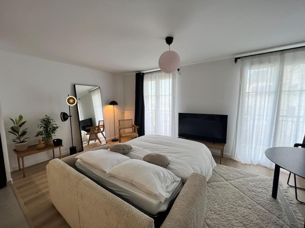 Disneyland Minimalist Lifestyle - 5 Pax Apartment Serris Exterior photo